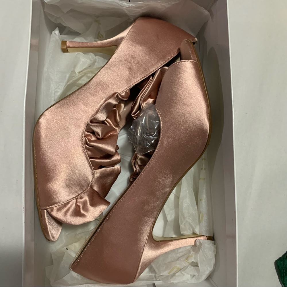 Satin Pink Nude 8.5 opentoed Pumps - Picture 11 of 16